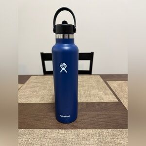 Hydro Flask Midnight Blue Bottle in 24oz
